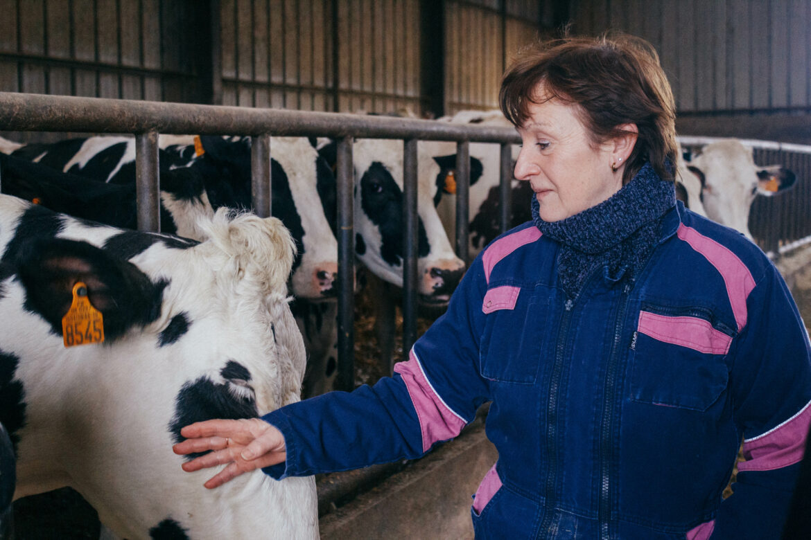 Valérie Pécheux, éleveuse de vaches laitières dans les Ardennes