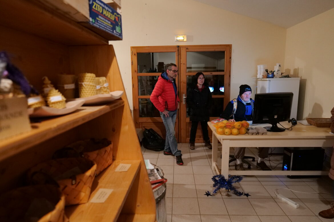 Isère : après la fermeture de la station de ski, cette épicerie veut redonner vie À son village