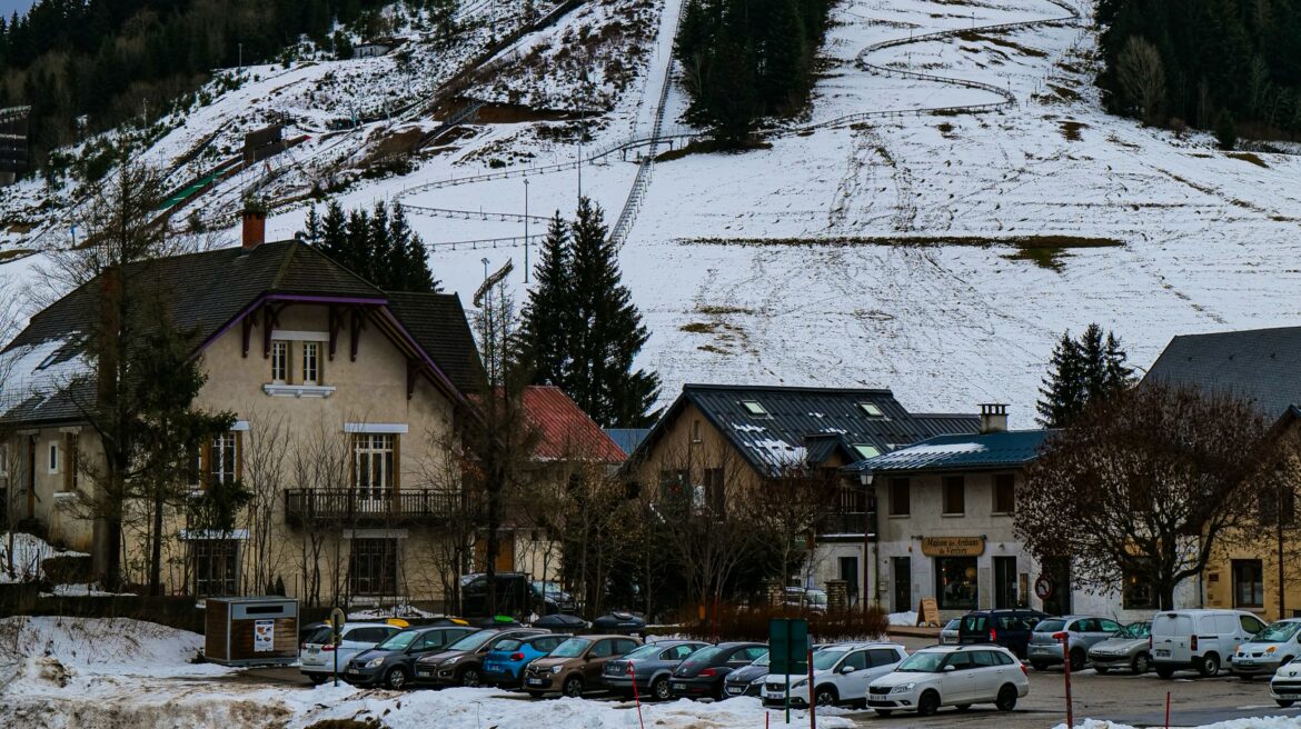 Stations de ski : les commerces, dépendants du tourisme, cherchent un nouveau modèle économique